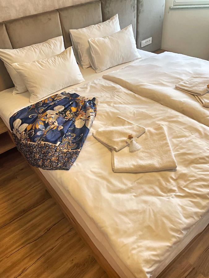Vila Urbana Luxury Apartments Lesce  Eksteriør bilde